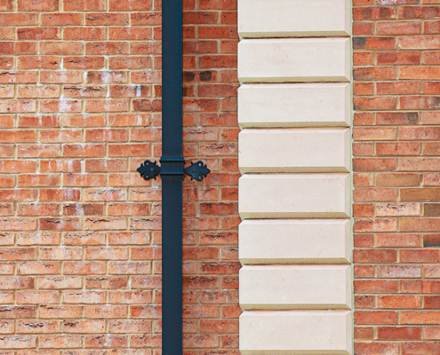 guttercrest aluminium fleur de lys cast downpipe brackets black with georgian cast downpipe