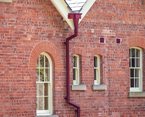 guttercrest aluminium decorative hopper with traditional cast round downpipe