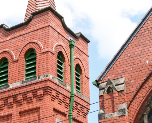 guttercrest aluminium georgian square cast downpipes in green with hopperheads