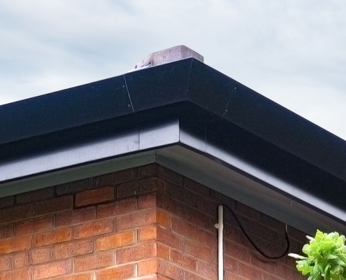 guttercrest aluminium raked box gutter in black