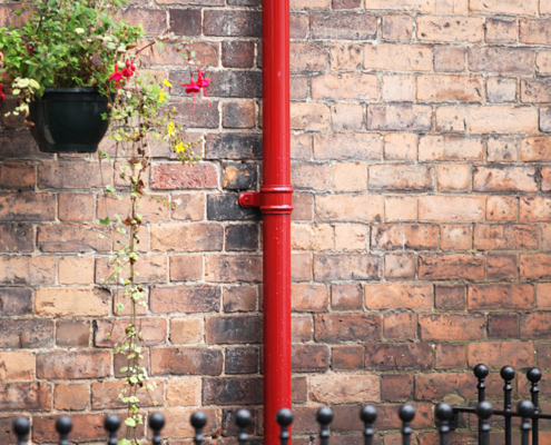 guttercrest aluminium traditional round cast downpipes in red park street oswestry