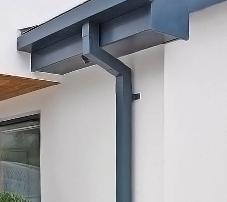 guttercrest square and rectangular downpipes aluminium in grey with box gutters