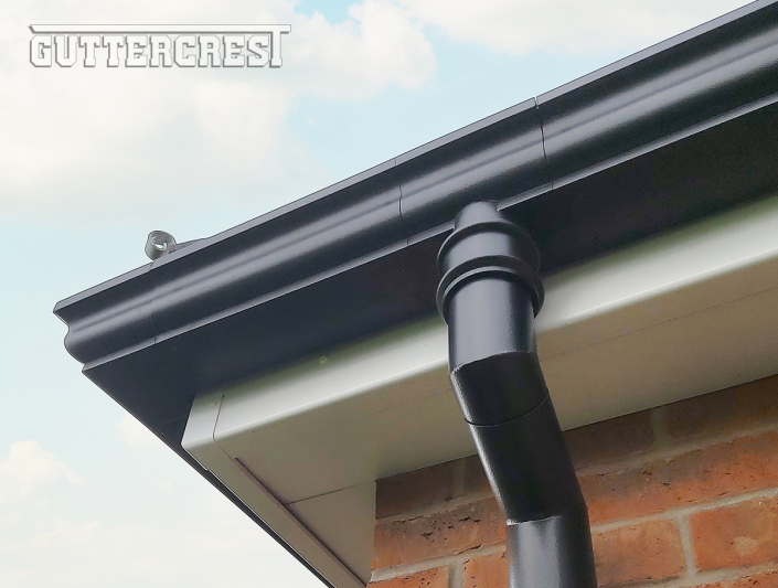Guttercrest-Moulded-Ogee-Gutters-Traditional-Round-Downpipes-Heritage-Black-1