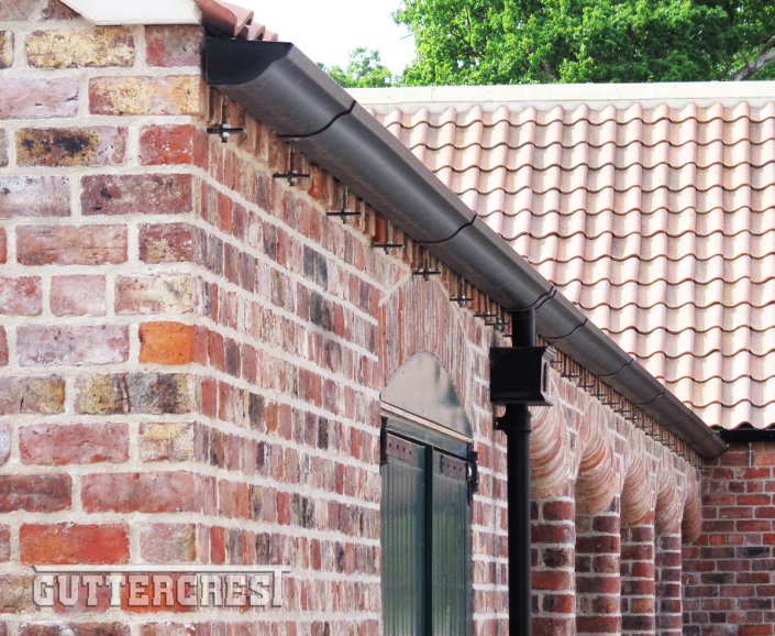 010626-Guttercrest-Victorian-Ogee-Gutter-Traditional-Round-Downpipes-Heritage-Black-2